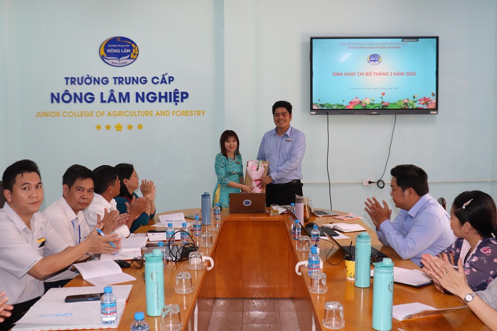 Chi bộ Trường Trung cấp Nông lâm nghiệp tổ chức họp định kỳ tháng 3 năm 2026